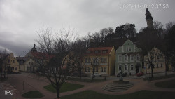 Náměstí, Hrad a Trůba