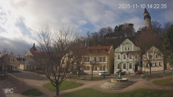 Náměstí, Hrad a Trůba