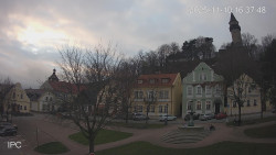 Náměstí, Hrad a Trůba