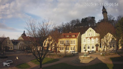 Náměstí, Hrad a Trůba