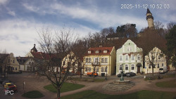 Náměstí, Hrad a Trůba