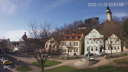 Náměstí, Hrad a Trůba