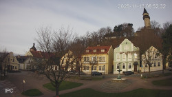 Náměstí, Hrad a Trůba