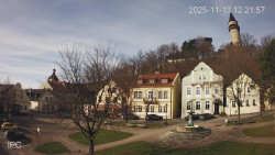 Náměstí, Hrad a Trůba