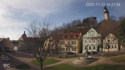 Náměstí, Hrad a Trůba