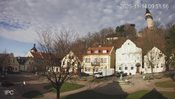 Náměstí, Hrad a Trůba