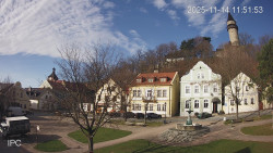 Náměstí, Hrad a Trůba