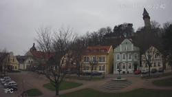 Náměstí, Hrad a Trůba