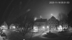 Náměstí, Hrad a Trůba