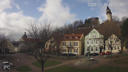 Náměstí, Hrad a Trůba