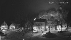 Náměstí, Hrad a Trůba