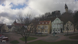 Náměstí, Hrad a Trůba