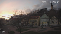 Náměstí, Hrad a Trůba