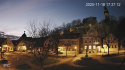 Náměstí, Hrad a Trůba