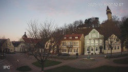 Náměstí, Hrad a Trůba