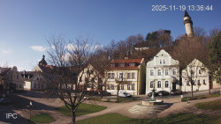 Náměstí, Hrad a Trůba