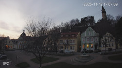 Náměstí, Hrad a Trůba