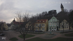 Náměstí, Hrad a Trůba