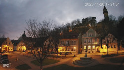 Náměstí, Hrad a Trůba