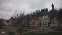 Náměstí, Hrad a Trůba