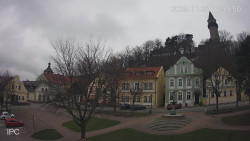 Náměstí, Hrad a Trůba