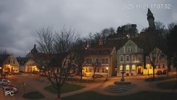 Náměstí, Hrad a Trůba