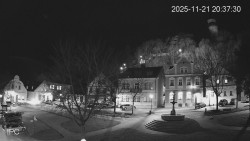 Náměstí, Hrad a Trůba