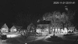 Náměstí, Hrad a Trůba