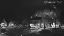 Náměstí, Hrad a Trůba