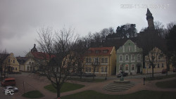 Náměstí, Hrad a Trůba