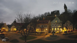 Náměstí, Hrad a Trůba