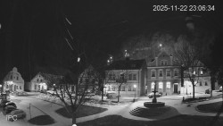 Náměstí, Hrad a Trůba