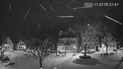 Náměstí, Hrad a Trůba