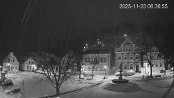 Náměstí, Hrad a Trůba