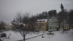 Náměstí, Hrad a Trůba