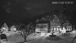 Náměstí, Hrad a Trůba