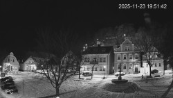 Náměstí, Hrad a Trůba