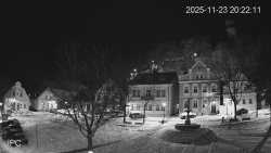 Náměstí, Hrad a Trůba