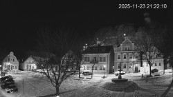 Náměstí, Hrad a Trůba