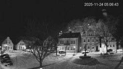 Náměstí, Hrad a Trůba