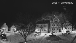 Náměstí, Hrad a Trůba