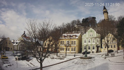 Náměstí, Hrad a Trůba