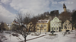 Náměstí, Hrad a Trůba