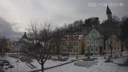 Náměstí, Hrad a Trůba