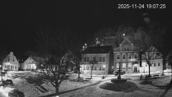 Náměstí, Hrad a Trůba