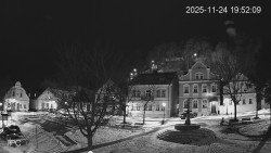 Náměstí, Hrad a Trůba