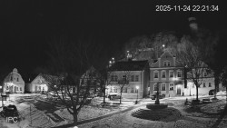 Náměstí, Hrad a Trůba