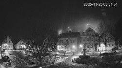 Náměstí, Hrad a Trůba