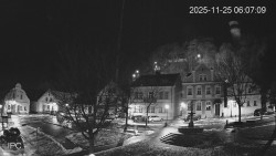 Náměstí, Hrad a Trůba