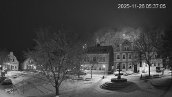 Náměstí, Hrad a Trůba